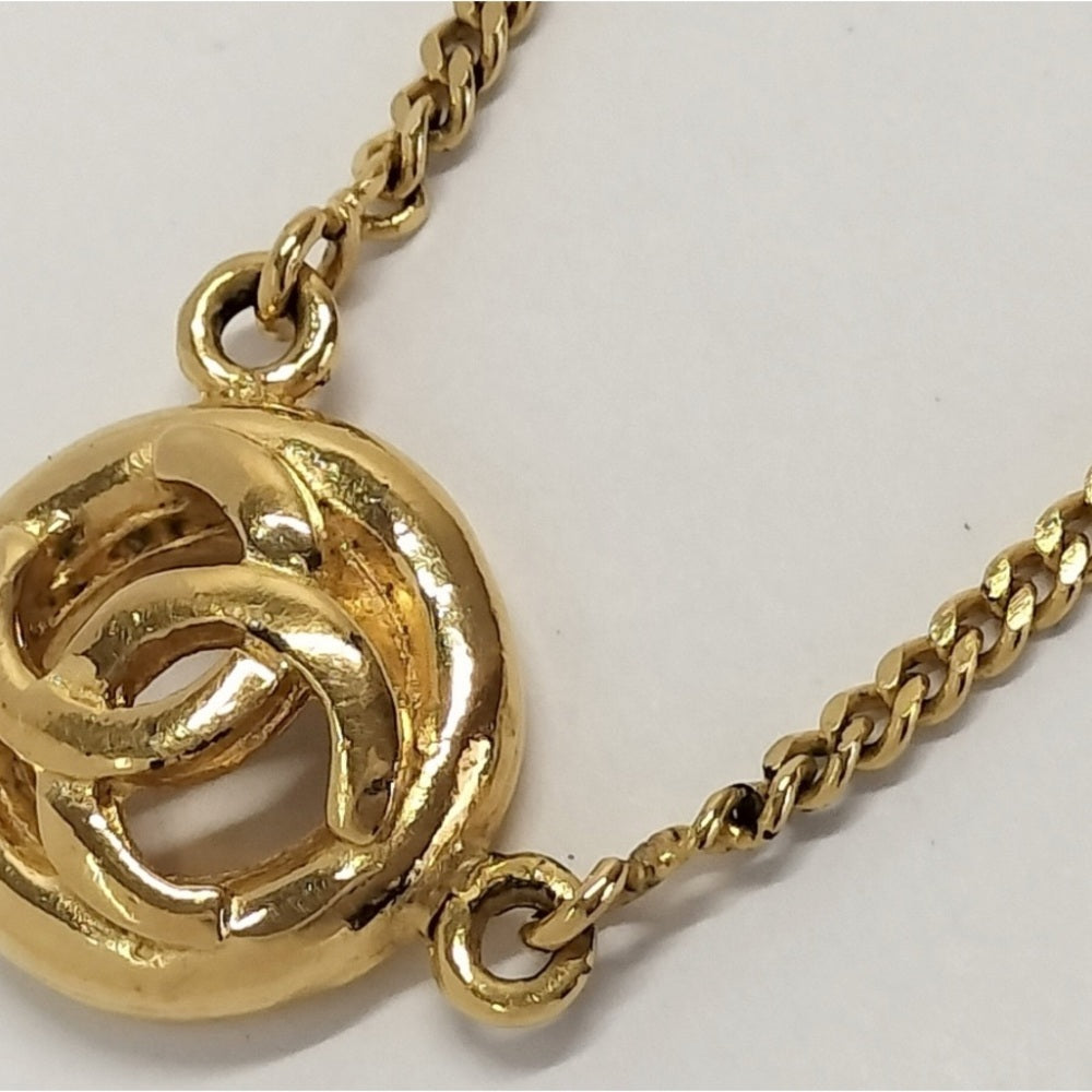 Chanel Elegant Gold Pendant Necklace