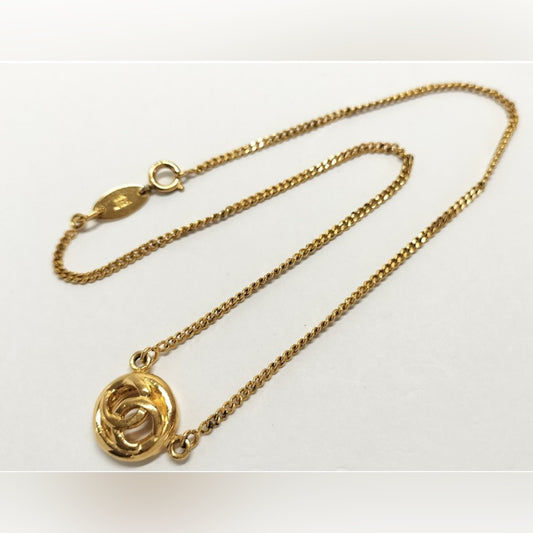 Chanel Elegant Gold Pendant Necklace